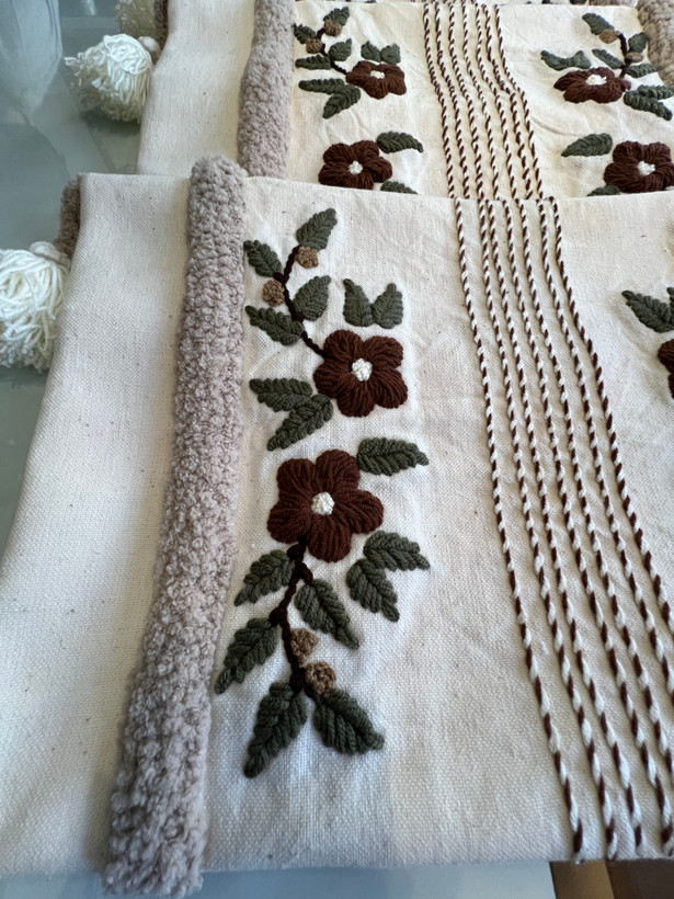 کوسن دستدوز
